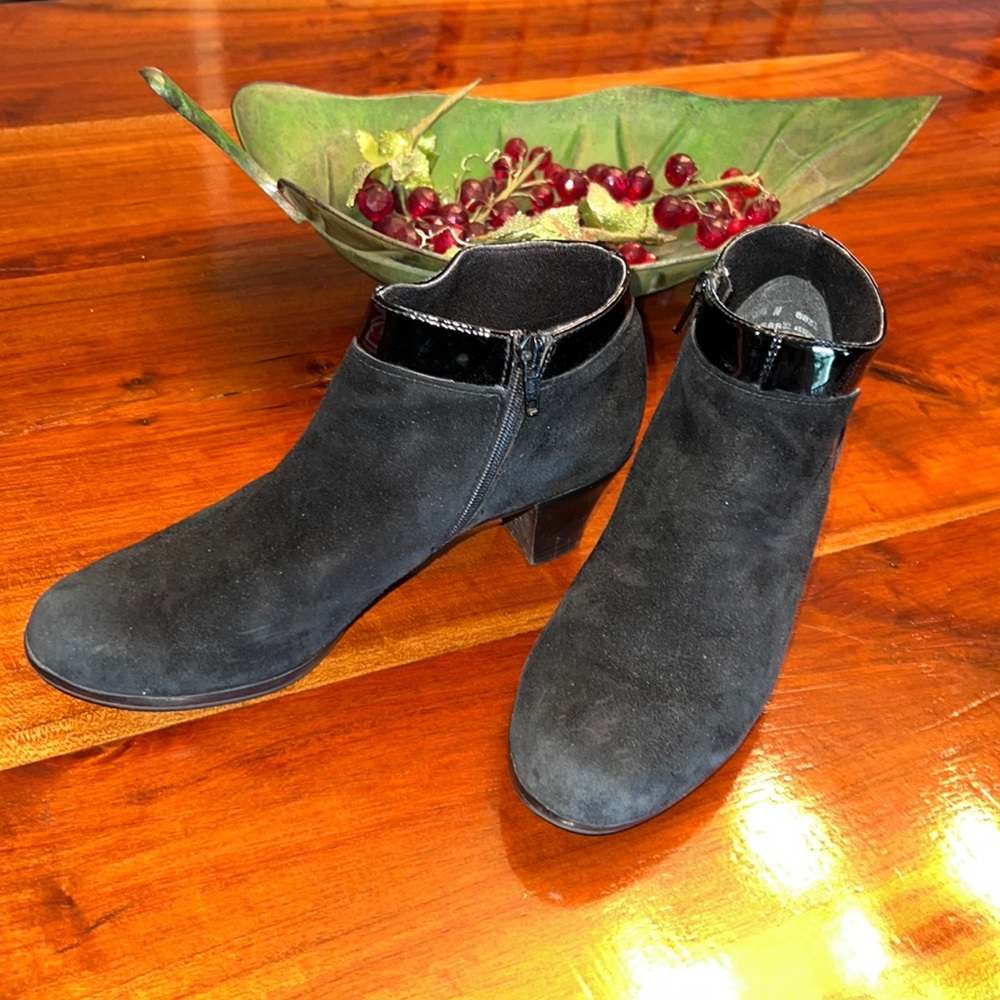 Munro Black Suede Booties, Size 8.5 Narrow, Great Condition